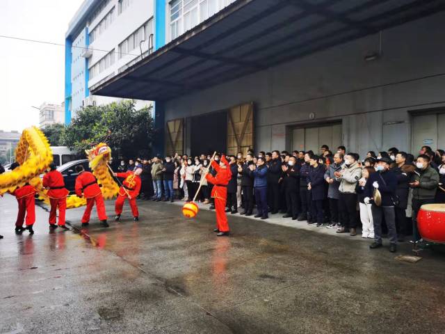 華普永明復工舞龍表演
