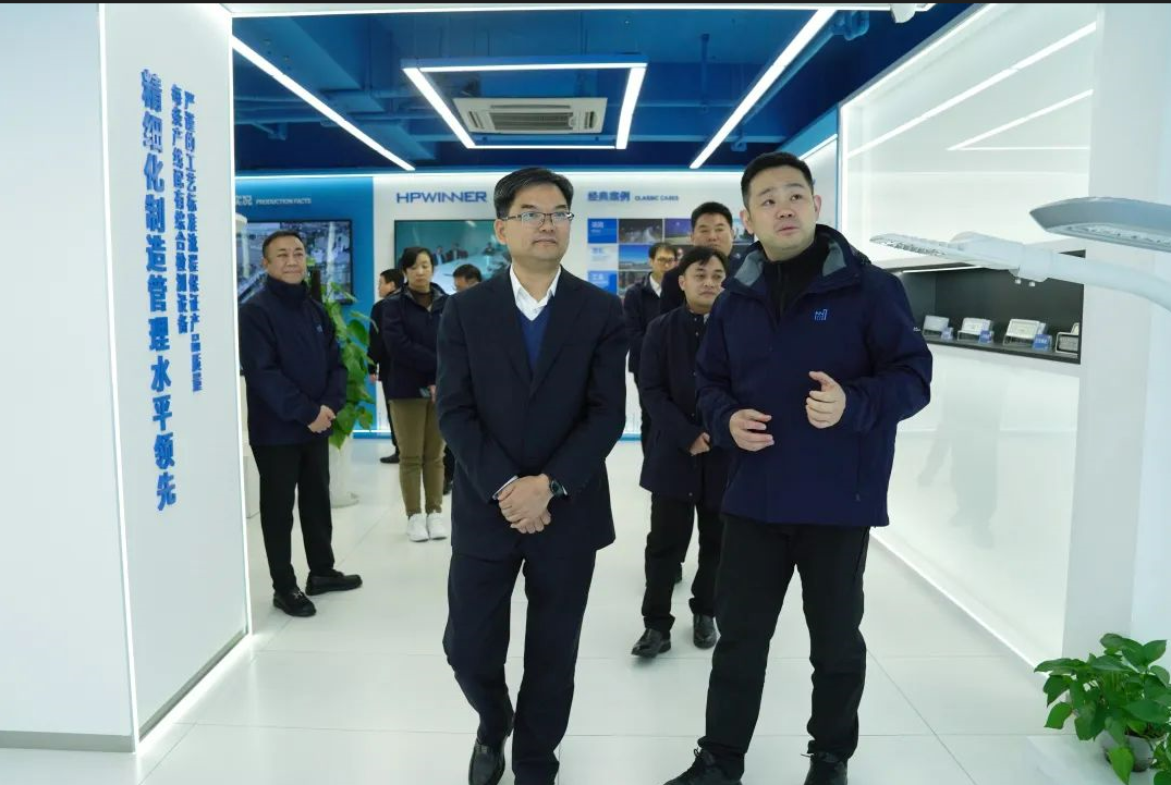 2月8日，杭州市拱墅區(qū)委書記李志龍帶隊赴華普永明等重點企業(yè)單位開展“大走訪大調(diào)研大服務(wù)大解題”活動。