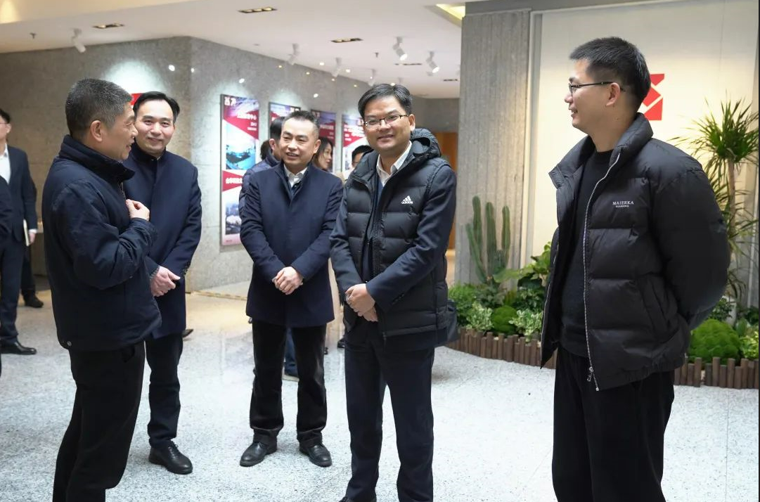 2月8日，杭州市拱墅區(qū)委書記李志龍帶隊赴華普永明等重點企業(yè)單位開展“大走訪大調(diào)研大服務(wù)大解題”活動。