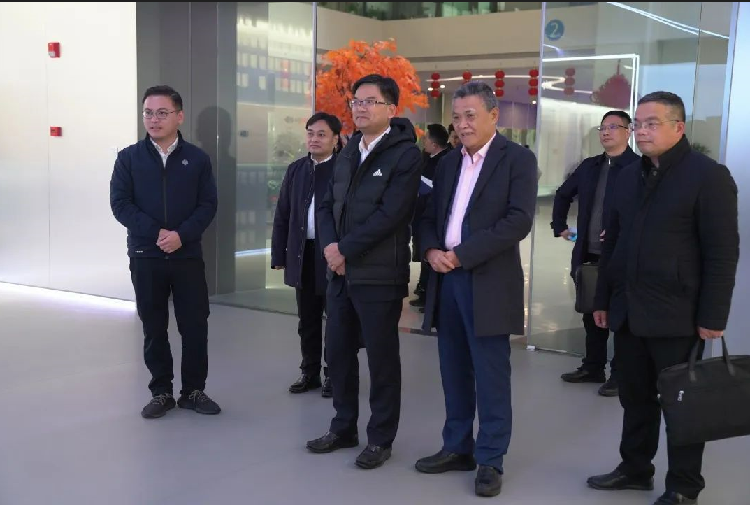 2月8日，杭州市拱墅區(qū)委書記李志龍帶隊赴華普永明等重點企業(yè)單位開展“大走訪大調(diào)研大服務(wù)大解題”活動。